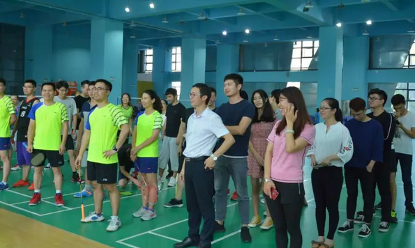 东升国际官网2018羽毛球赛圆满举行